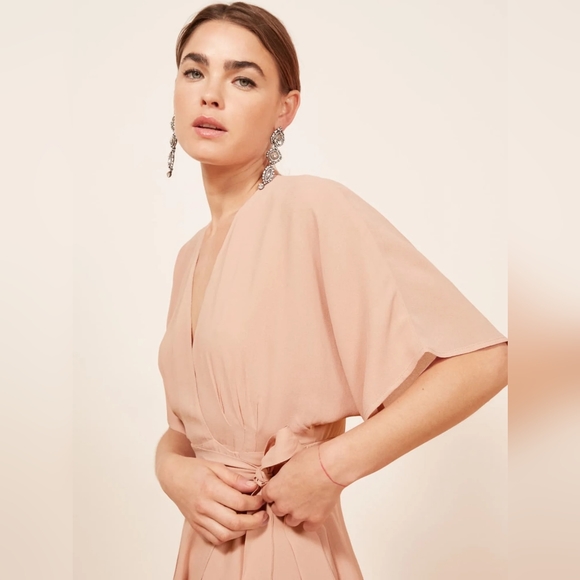 Reformation Winslow dress in Blush - Picture 2 of 13